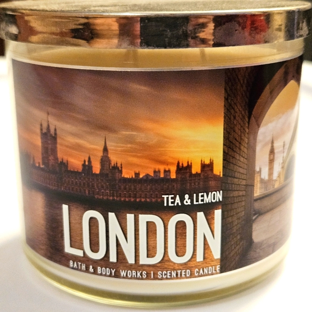 Rare /Discontinued London Tea & Lemon Candle